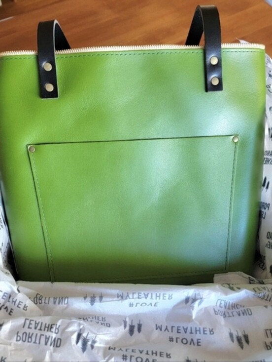 Portland Leather Handbags - PORTLAND LEATHER GOODS PLG Green Apple Large Zippered Tote NEW